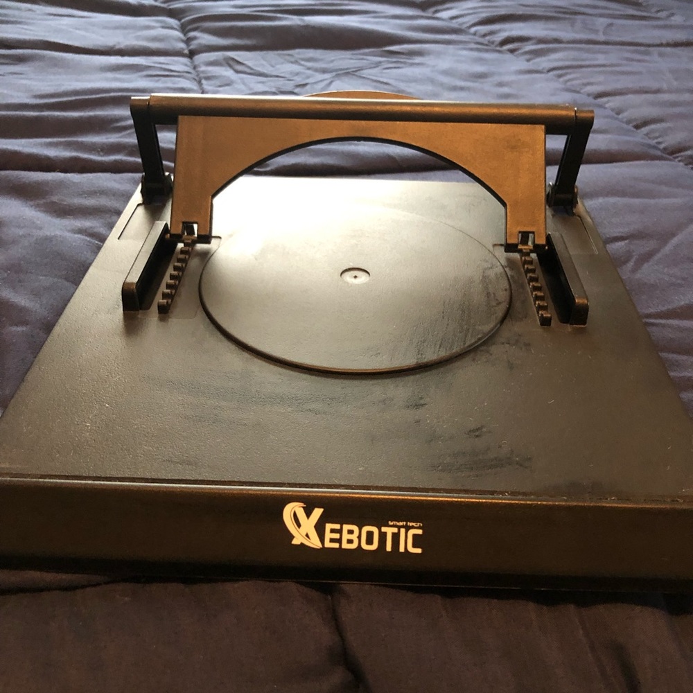 Adjustable laptop stand